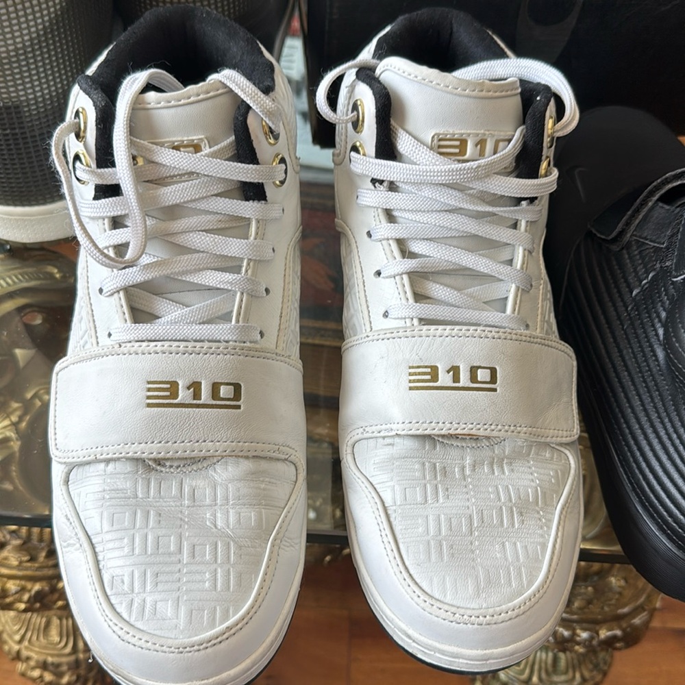 310 💯 leather shoes In Excellent condition worn couple times